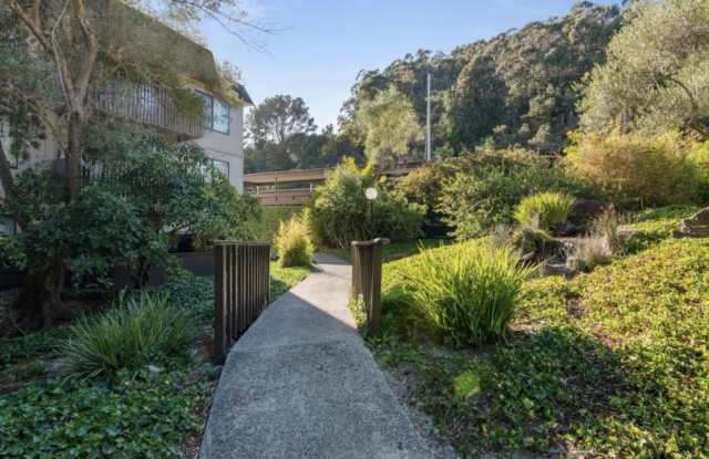 6226 Shelter Creek LN