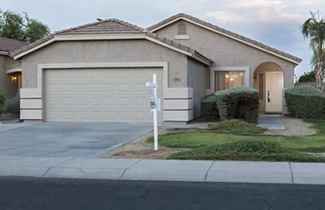 1261 N Balboa Dr