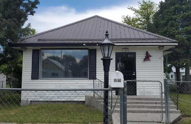 Photo of 2 Bedroom, Bonus Room, 1 Bathroom, Home For Rent in St. Anthony! Fenced Yard, Covered Parking, Washer/Dryer Hookups by Real Property Management