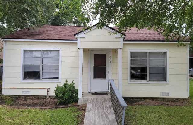 808 Oak St - 808 Oak Street, Bryan, TX 77802