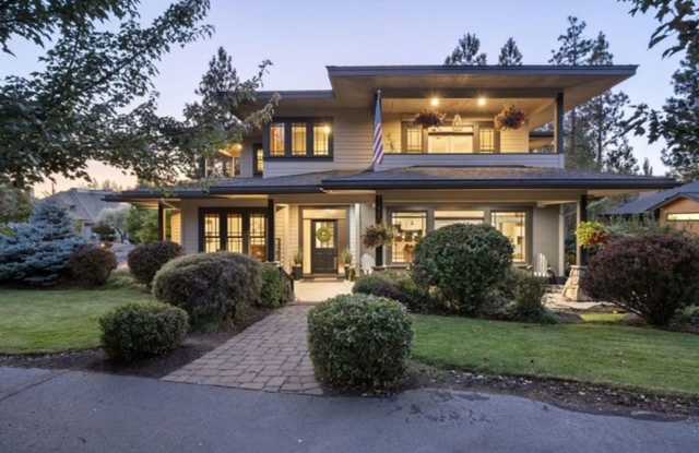Stunning Bend 4-bed/3-bath corner lot home in Three Pines Neighborhood!