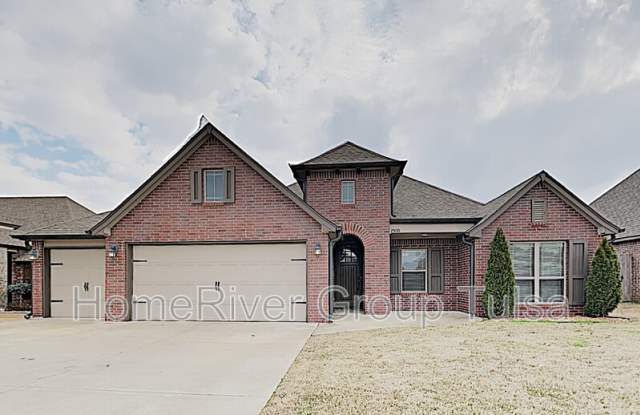 7500 E 84th St N - 7500 East 84th Street North, Owasso, OK 74055