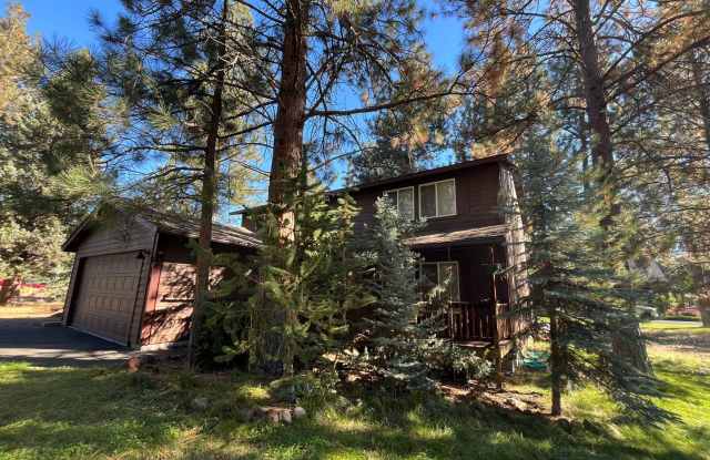 Splendid 3-bdr/2.5 bath home in the beautiful Buck Run Community in Sisters, OR!