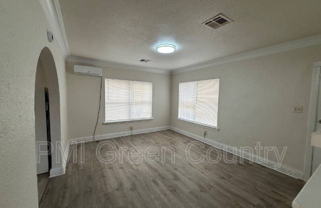 Photo of 1447 North Lewis Place