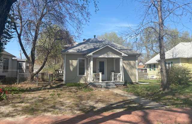 4 Bedroom Duplex. Close to Campus and Downtown - Pre-Leasing for 26/27 School Year!