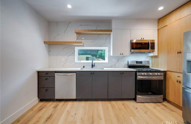 Photo of 6201 La Mirada