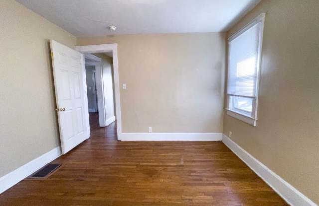 PRELEASING for AUGUST! Close to Campus