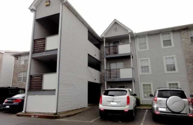 927 Emery - Large 3 Bedroom 2 Bathroom Condo!