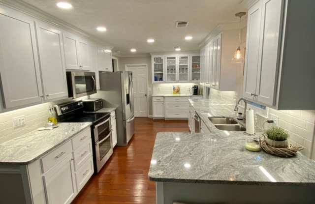 Charming 3-Bedroom Home in Prime Auburn Location!