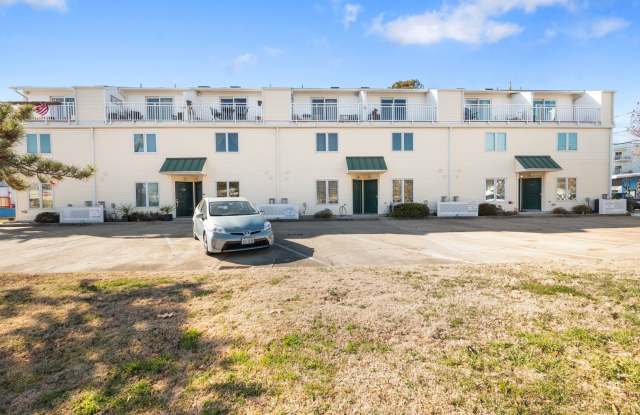 Spacious Virginia Beach VIBE District Townhouse Condo at 18th and Baltic!