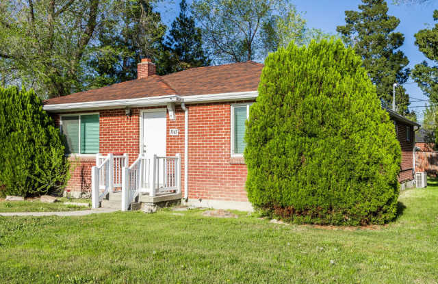 1145 Montgomery St W