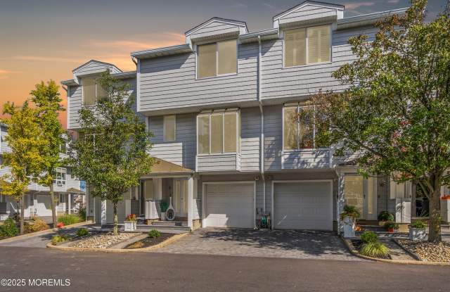 165 Riddle Avenue unit: 9