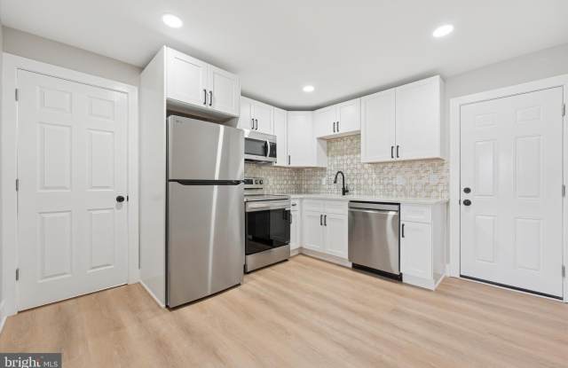 Photo of 417 W ELM Street unit: 2