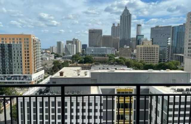 565 Peachtree Street NE