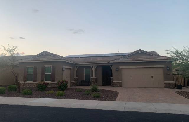 Gorgeous 5 Bed 3.5 Bath 3 Car garage home with private pool + SOLAR in gated community in Peoria