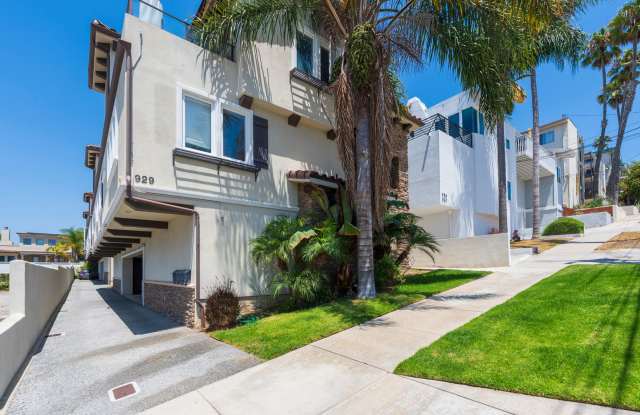 Photo of LUXURIOUS-CONTEMPORARY TOWNHOUSE W/ AMAZING PANORAMIC OCEAN VIEWS, HIGH-END AMENITIES  2-CAR GARAGE CLOSE TO SHOPPING  6 BLOCKS TO BEACH. ZONED FOR TOP SCHOOL DISTRICT (Pre K – 12)