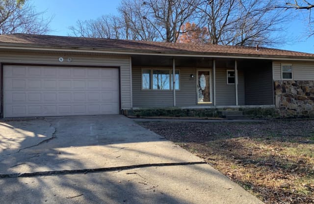 2814 E Bergman Dr - 2814 East Bergman Drive, Springfield, MO 65802