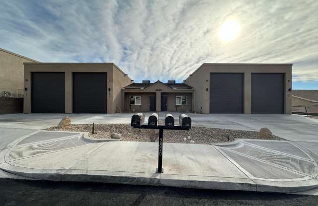 Photo of 2820 Palisades Dr unit: 104