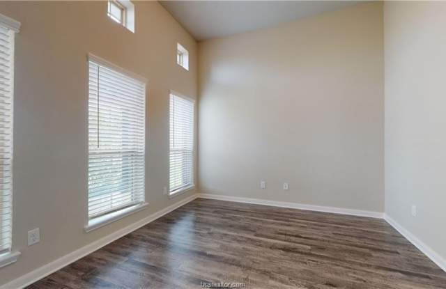 4013 Dunlap Loop