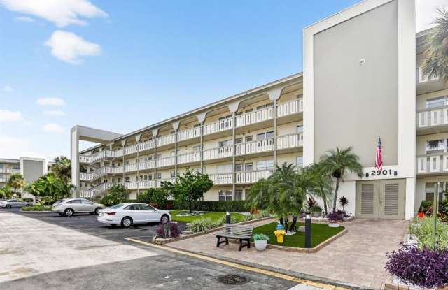 Photo of 2901 Victoria Cir