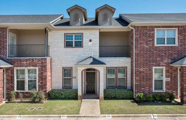 Spacious 3 Bed, 3.5 Bath Condo in Great Community!