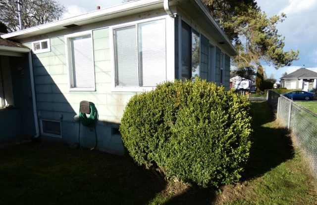 822 E Seventh - Central Charmer