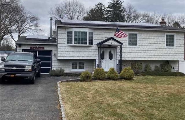 2165 Feuereisen Ave - 2165 Feuereisen Avenue, Ronkonkoma, NY 11779