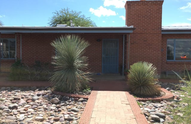 334 E Lee Street - 334 East Lee Street, Tucson, AZ 85705