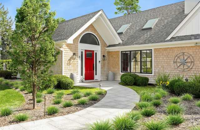 Photo of 8 Shore Road