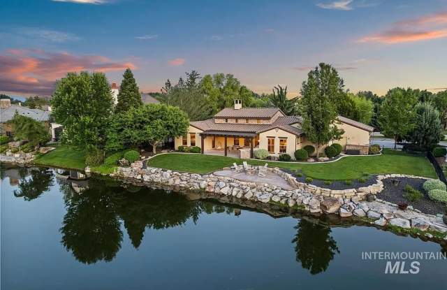 Stunning 4 Bedroom Home in The Shores | Luxury Meets Every Day Comfort