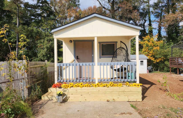 Photo of Charming 1BR House in Austell