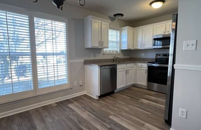 12131 Brownestone View