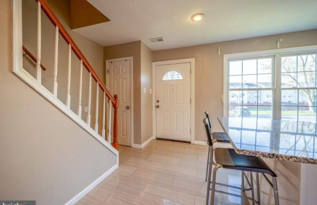 1412 COTTONWOOD Court