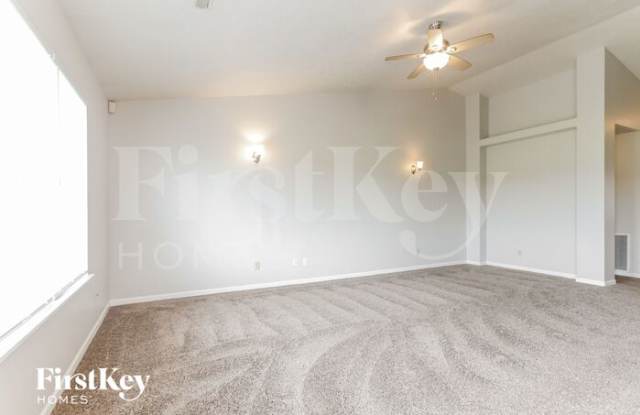 2215 Rolling Oak Drive