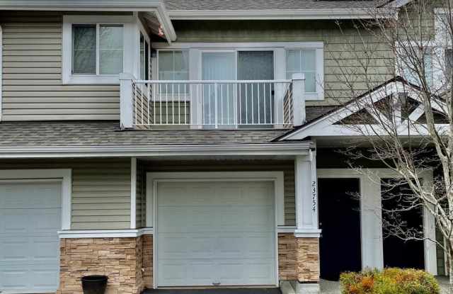 2 Bed / 1 bath townhome at Summerhill Village in Issaquah $2,795/month