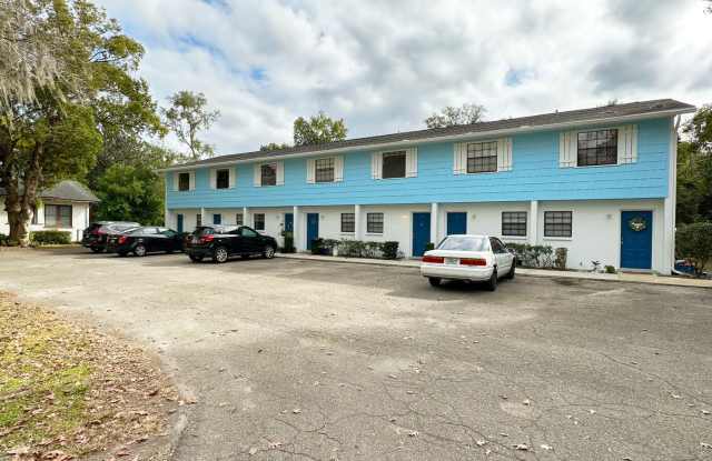 Oak Village - Beautiful 2 Bedroom, 1 Bathroom Townhome