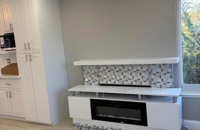 Photo of 4556 Lakeshore Dr