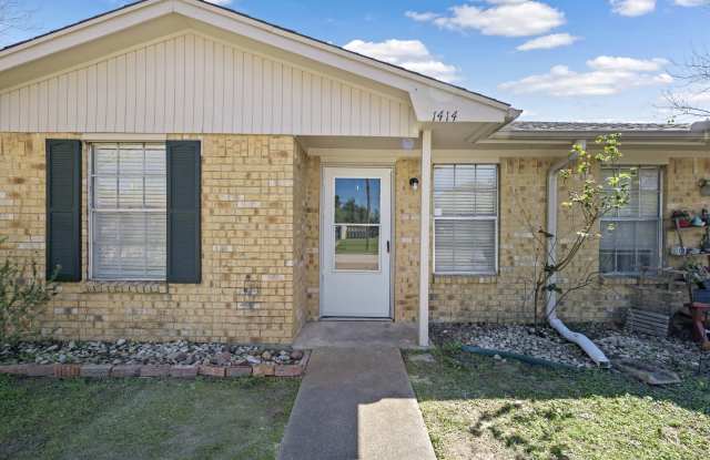 1414 Hillside Drive - 1