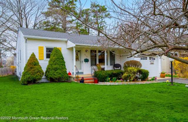 215 Pleasant Place