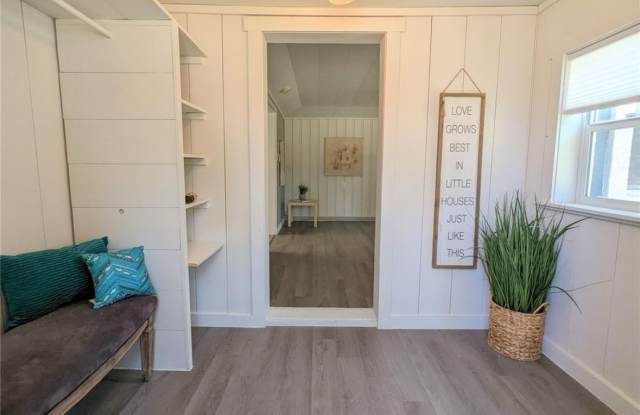 404 South Scott Avenue