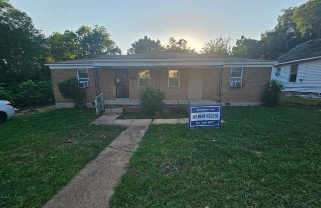 Photo of 1325 Bruce Street - 1