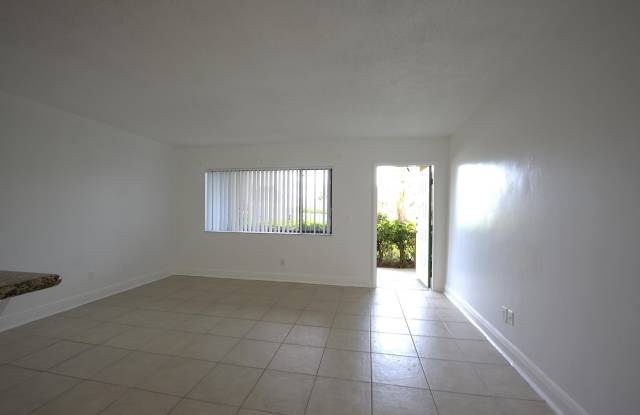 1604 Meadows Circle W