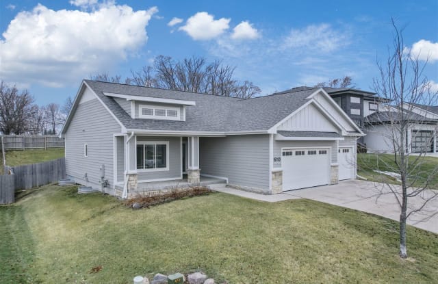 610 Daybreak Dr - 610 Daybreak Drive, Waukee, IA 50263