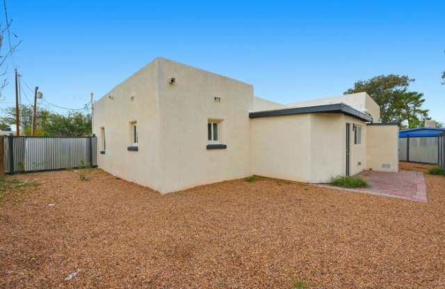 3525 East Willard Street