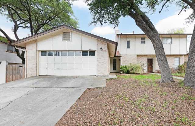 Leon Valley~Spacious 2 Bedroom~Updated Kitchen with Stainless Steel Appliances~2 Car Garage~Backyard