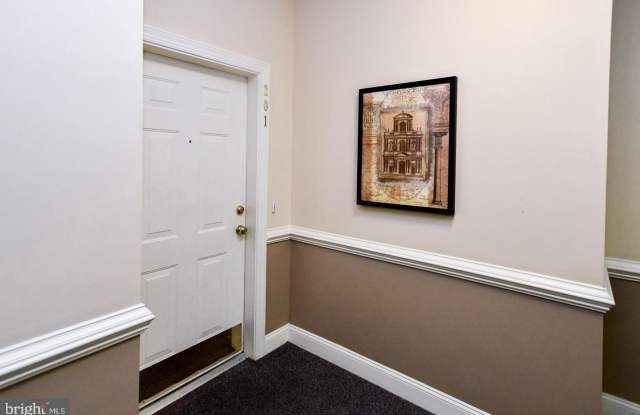 15616 EVERGLADE Lane unit: 201