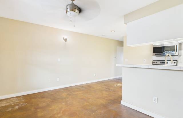 2302 E Side Dr Apt 20