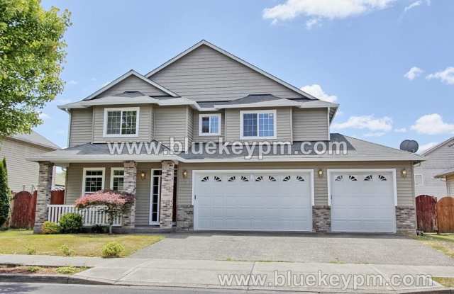 Battle Ground Home with 4 Bed, 2.5 Bath and Den/Office