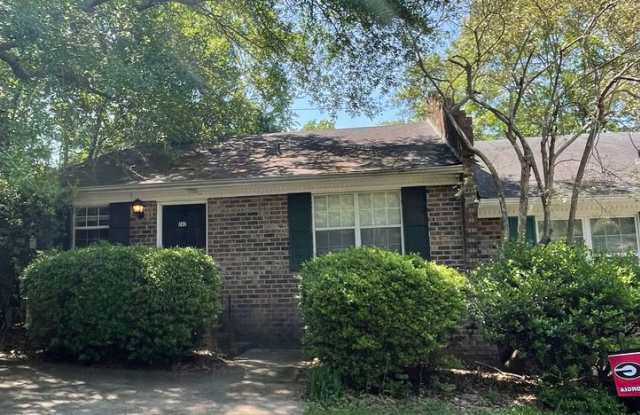 2 bedroom, 2 bath duplex in Sleepy Creek off Lumpkin Street! Move-in Ready