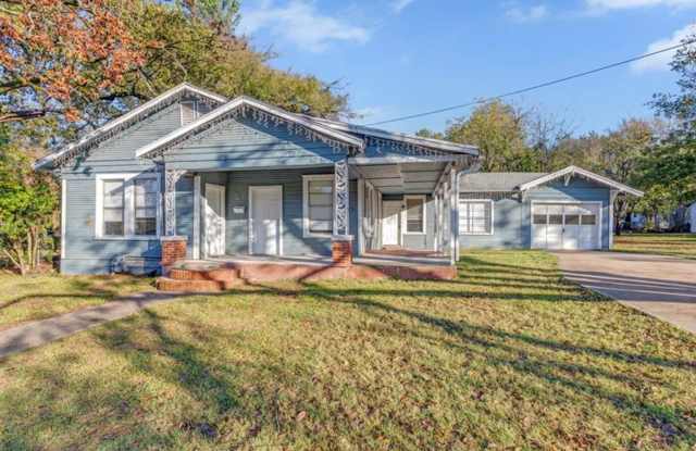 Extensive 4 Bed and 2 bath house with garage for lease